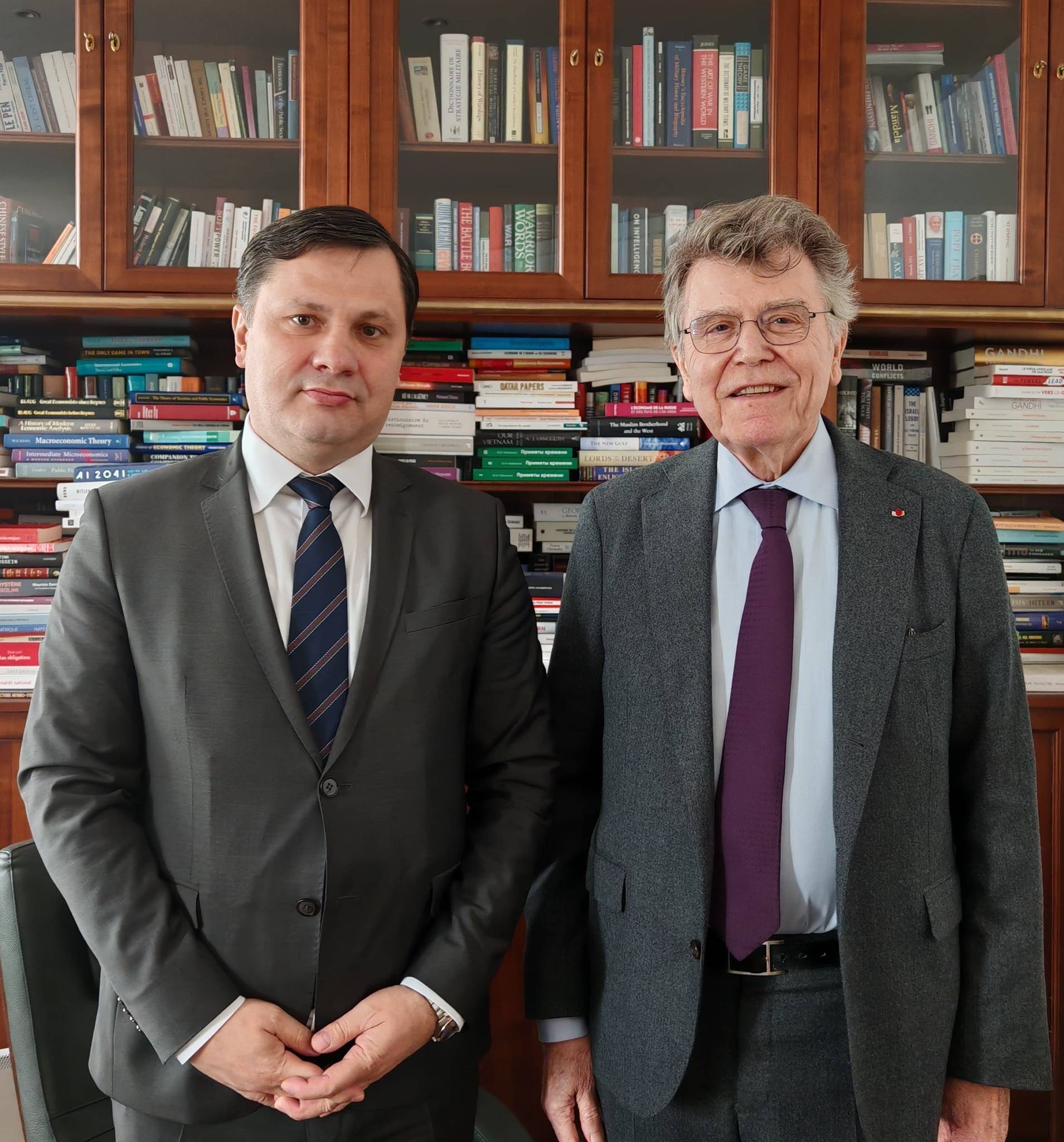 Ֆրանսիայում ՀՀ դեսպանը հանդիպել է Ֆրանսիայի միջազգային հարաբերությունների ինստիտուտի նախագահ Թիերի դը Մոնբրիալին