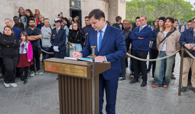Փարիզի Հաղթական կամարի հավերժական կրակի թեժացման արարողություն՝ ի հիշատակ Հայոց ցեղասպանության անմեղ զոհերի հիշատակի