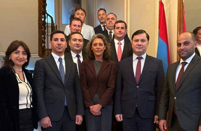 Դեսպան Արման Խաչատրյանի հանդիպումը Հայաստանի տեղական ինքնակառավարման մարմինների, ինչպես նաև Ֆրանսիայի Եվրոպայի և արտաքին գործերի նախարարության ու Հայաստանի և Ժնևի ՄԱԿ Զարգացման ծրագրի գրասենյակների ներկայացուցիչների հետ