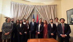 Դեսպան Խաչատրյանն ընդունել է ՀՀ Սփյուռքի գործերի գլխավոր հանձնակատարի գրասենյակի «Սփյուռքի երիտասարդ դեսպան» ծրագրի մասնակիցներին