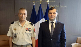 Ֆրանսիայում ՀՀ դեսպանի հանդիպումը Ֆրանսիայի Զինված ուժերի գլխավոր շտաբի պետ, բանակի գեներալ Տիերի Բյուրկարդի հետ